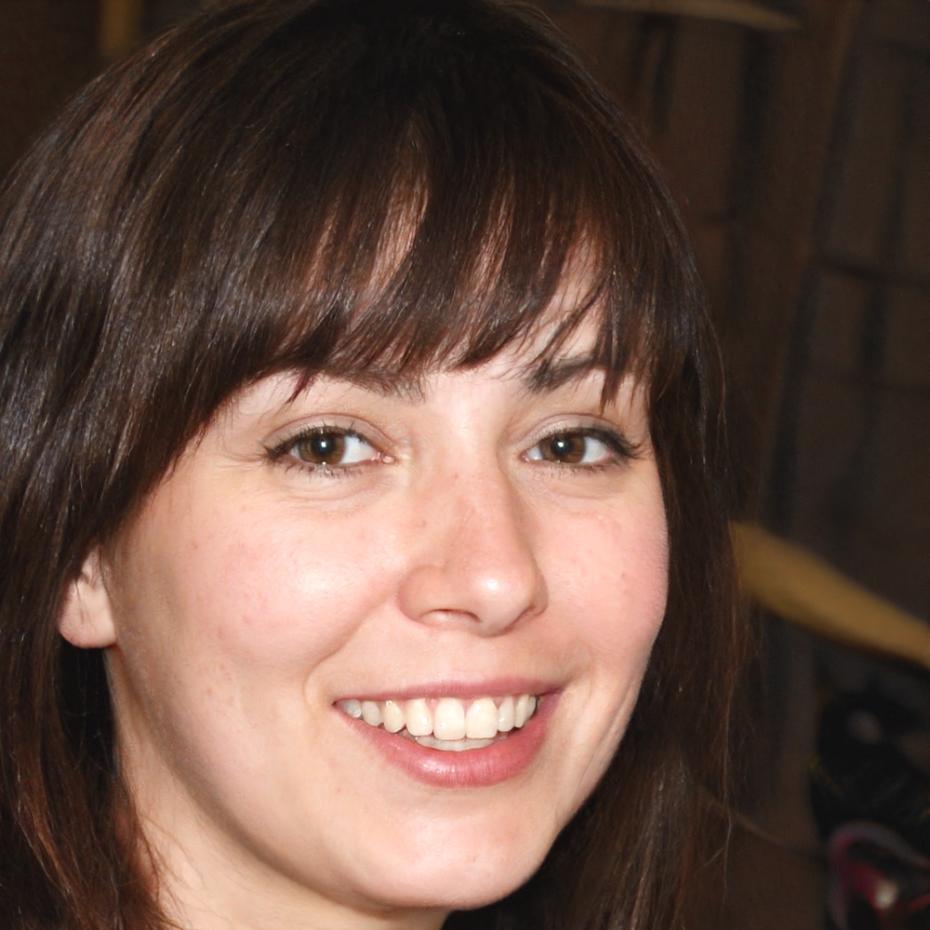 Ayşe Demir - UX/UI Tasarım Uzmanı